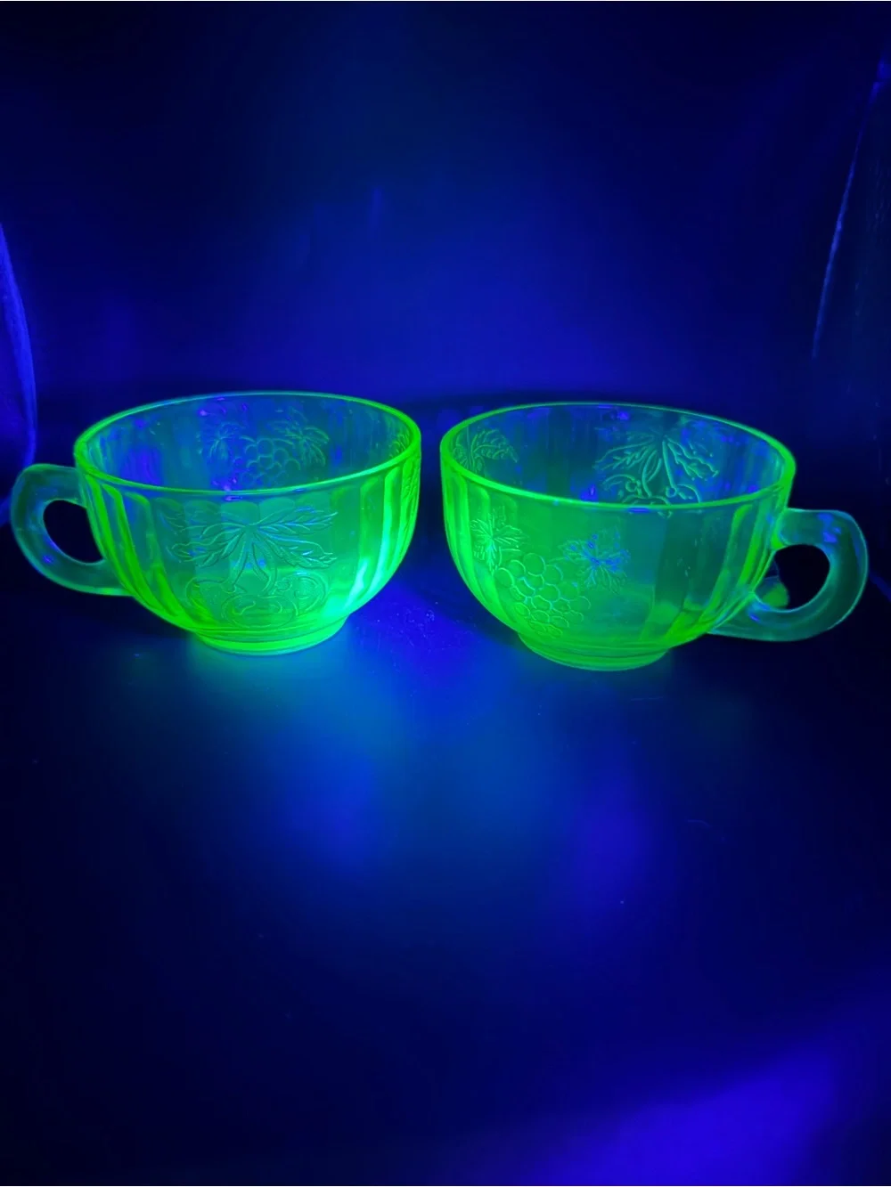 VTG 30’s uranium/depression glass teacups